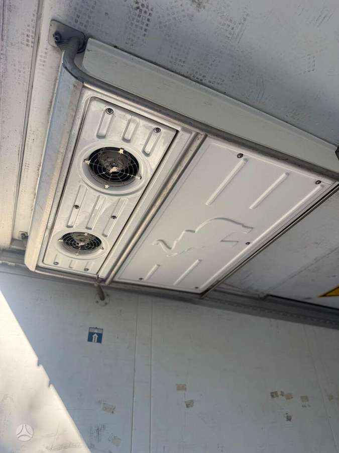 Schmitz SKO24, refrigerated