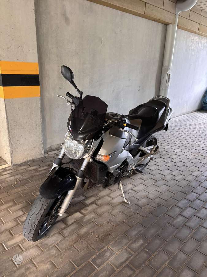 Suzuki GSR 600cc, street / classic