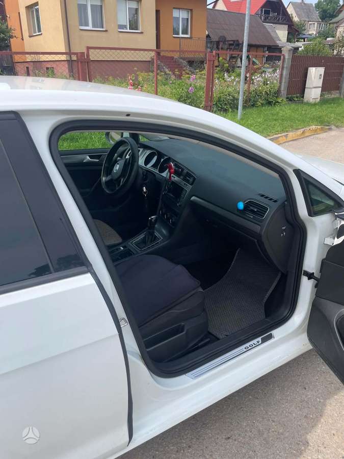 Volkswagen Golf - 6