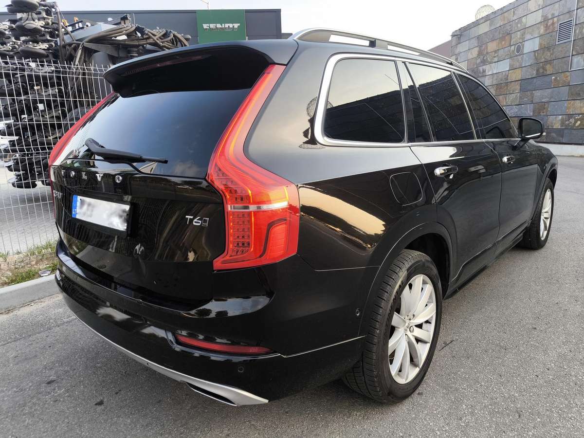 Volvo XC90 - 1