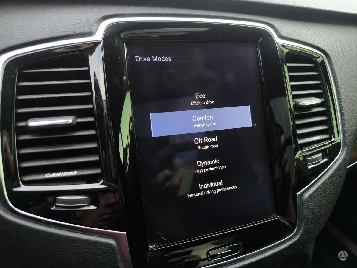 Volvo XC90, 2.0 l., off-road / crossover