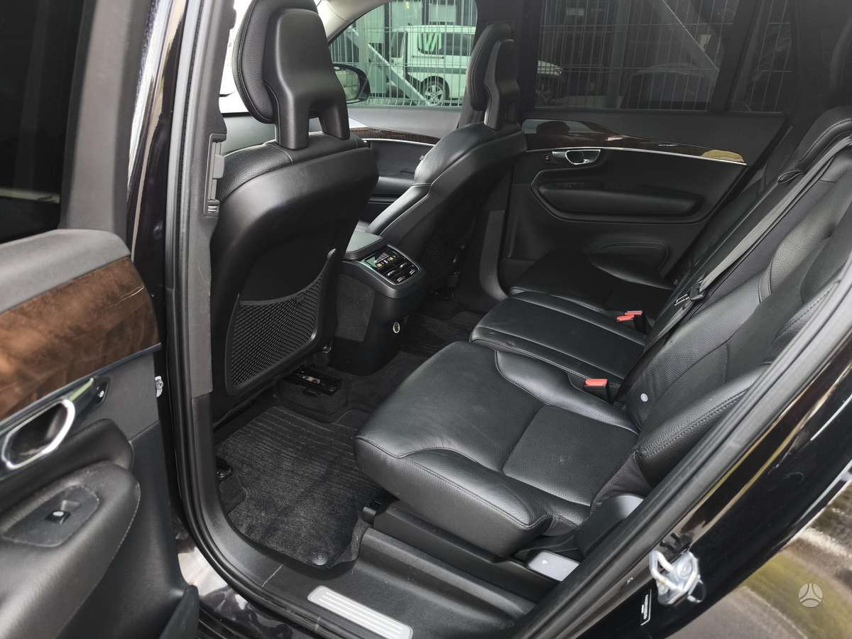 Volvo XC90, 2.0 l., off-road / crossover
