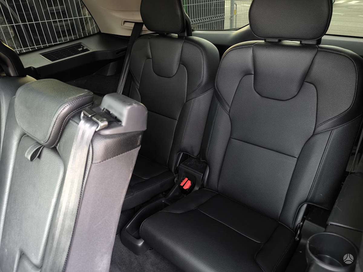 Volvo XC90, 2.0 l., off-road / crossover