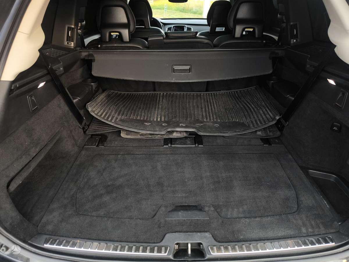Volvo XC90, 2.0 l., off-road / crossover