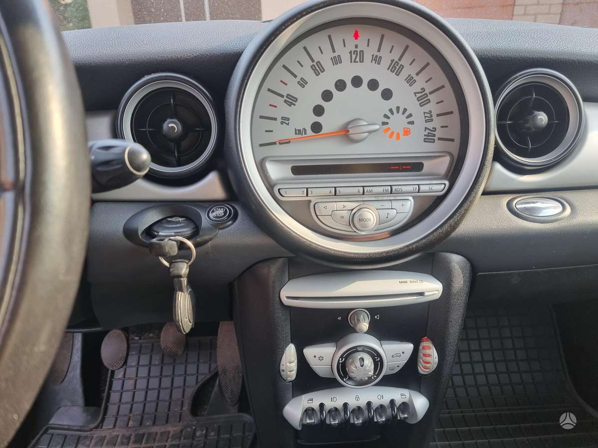 Mini Cooper, 1.4 l., hatchback