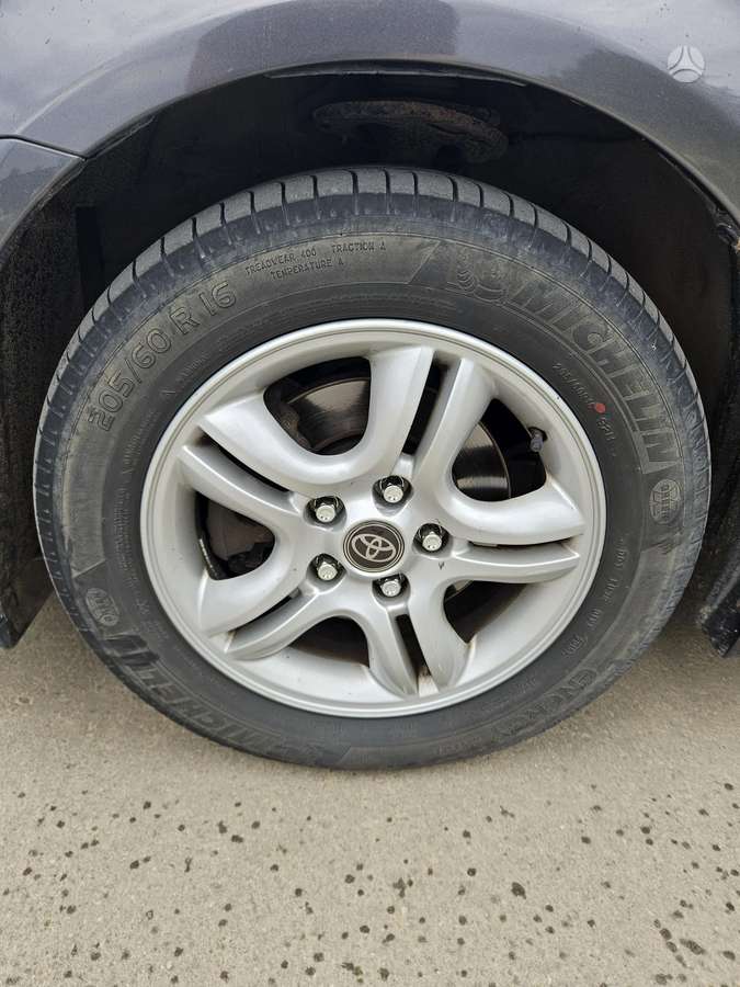 Toyota Avensis - 7