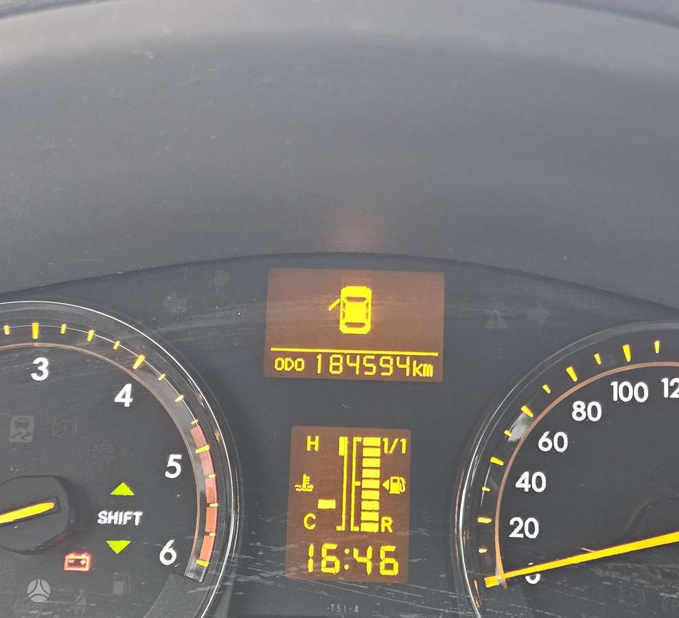 Toyota Avensis - 8