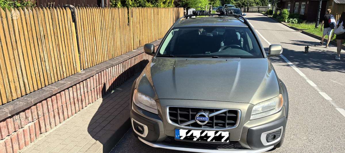 Volvo XC70, 2.4 l., wagon