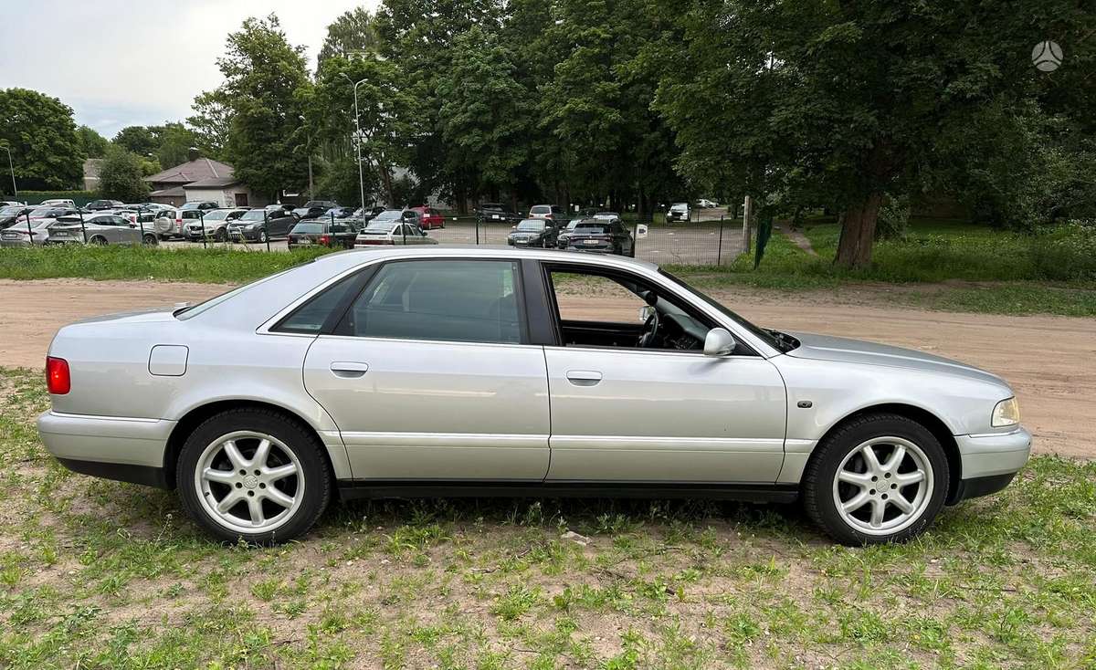 Audi A8, 4.2 l., Седан
