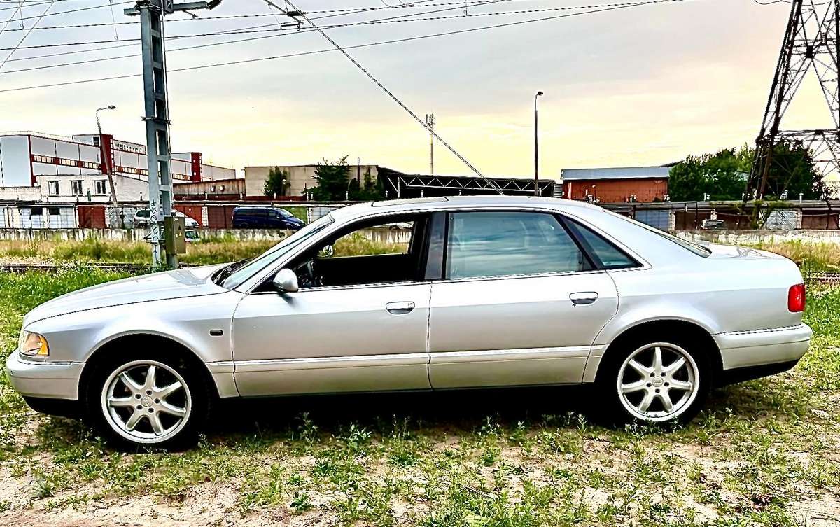 Audi A8, 4.2 l., saloon / sedan