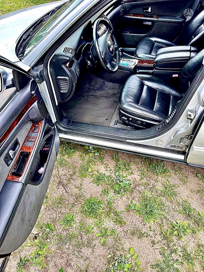 Audi A8, 4.2 l., Седан