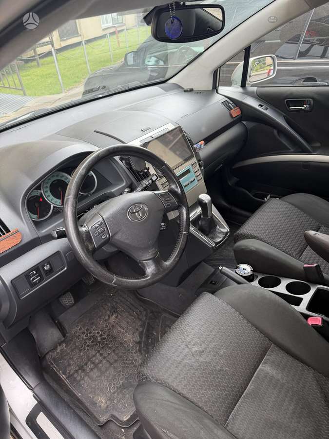 Toyota Corolla Verso - 3