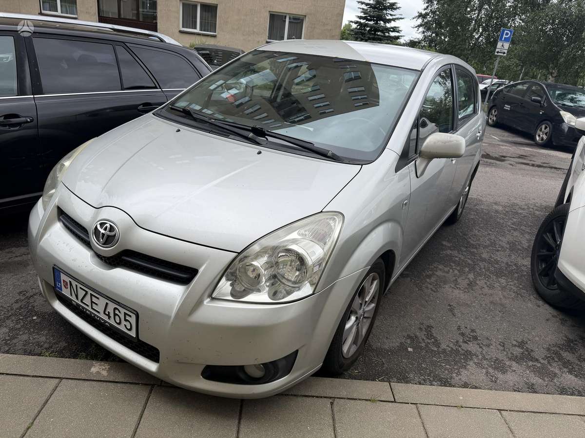 Toyota Corolla Verso - 8