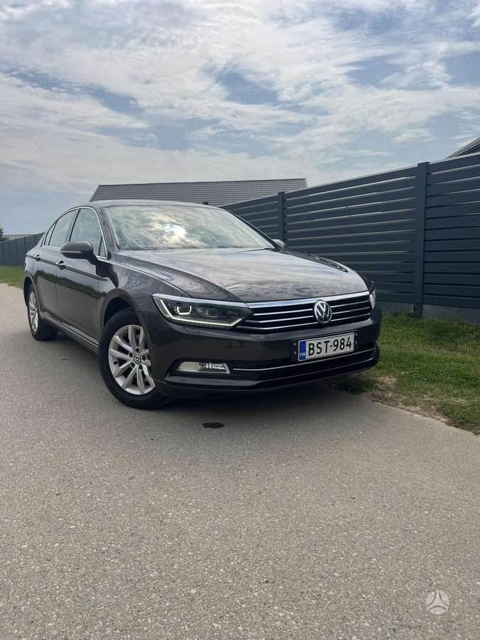 Volkswagen Passat - 1