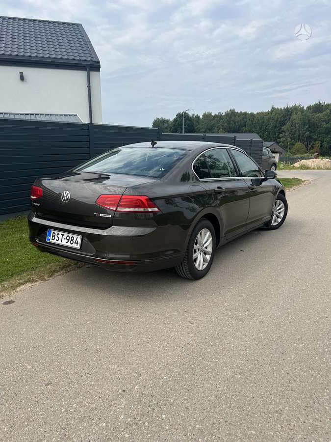 Volkswagen Passat - 4
