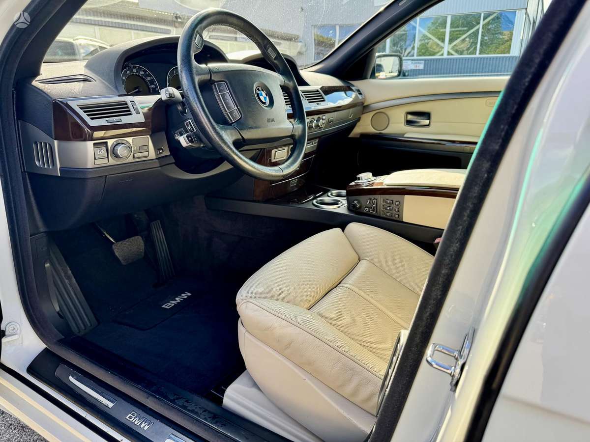 BMW 750, 4.8 l., Лимузин