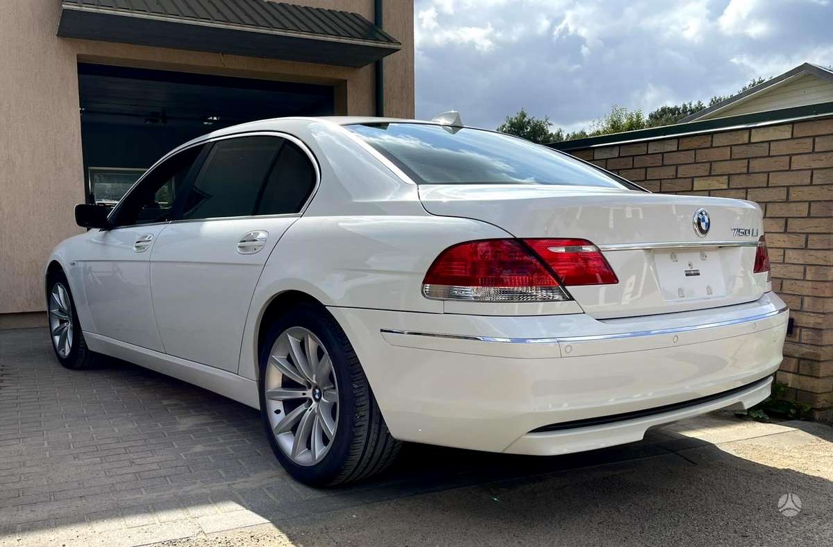 BMW 750, 4.8 l., Лимузин