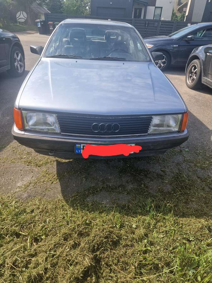 Audi 100, 1.8 l., Седан
