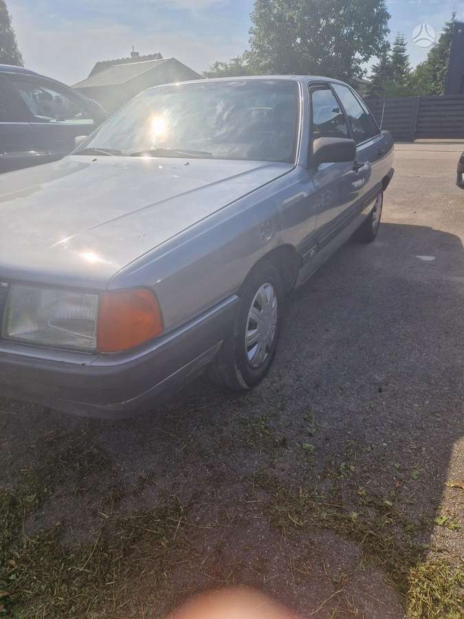 Audi 100, 1.8 l., Седан