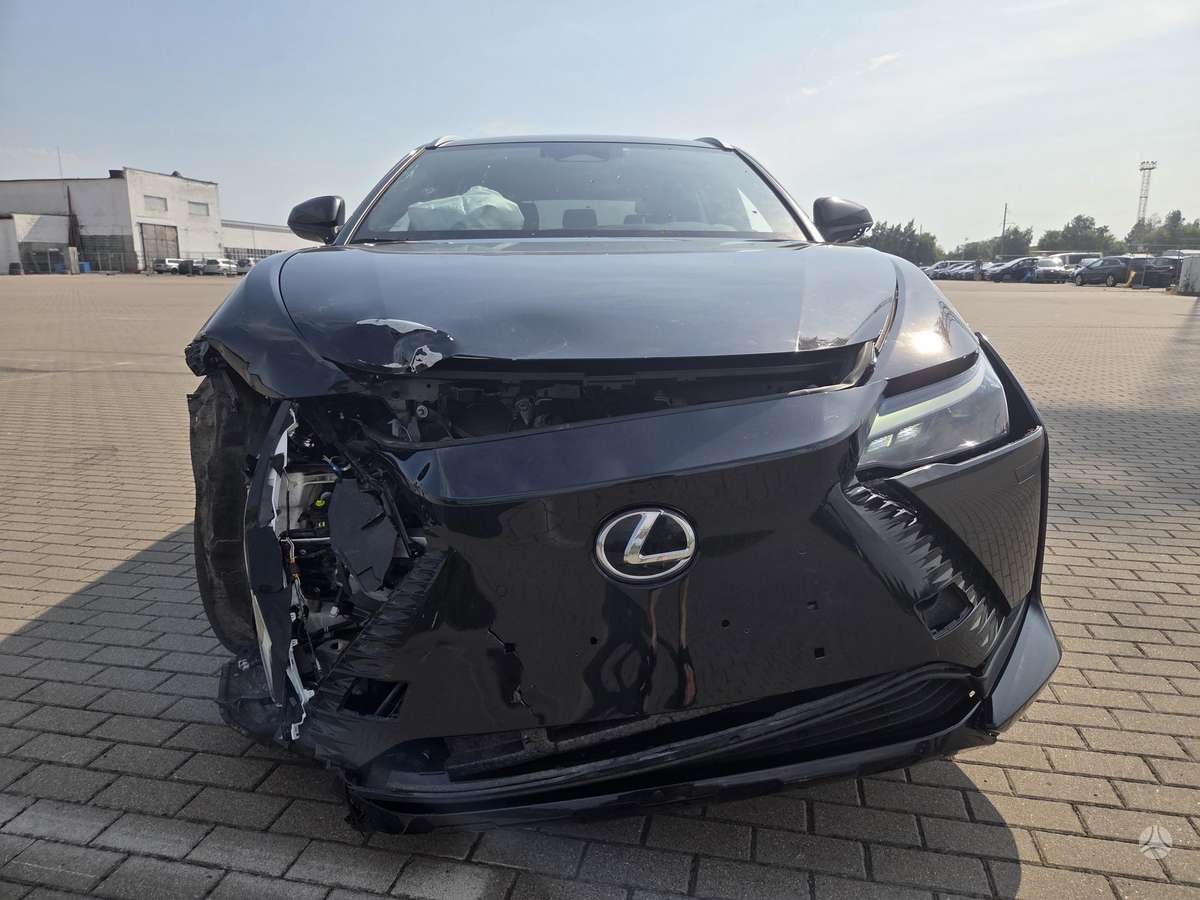 Lexus RZ 300e, off-road / crossover