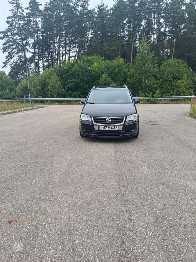 Volkswagen Touran - 1