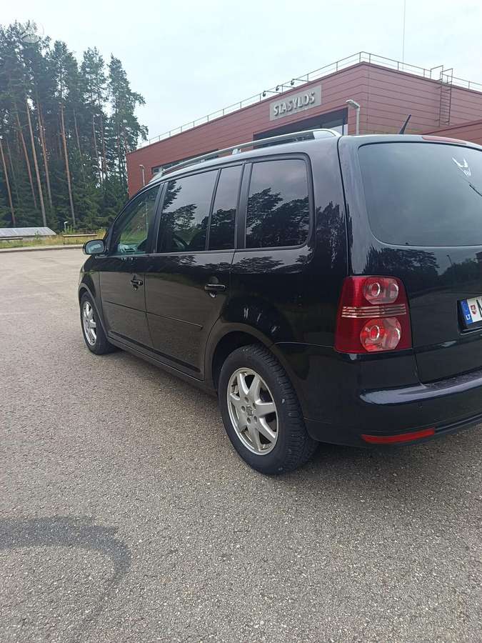 Volkswagen Touran - 4