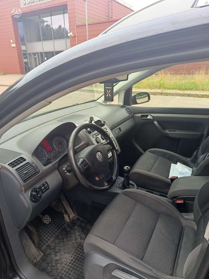 Volkswagen Touran - 6