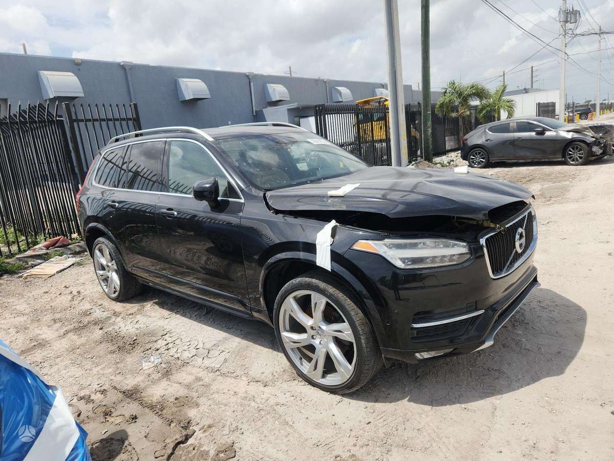 Volvo XC90 - 1