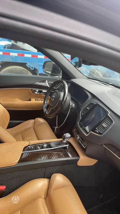 Volvo XC90, 2.0 l., off-road / crossover