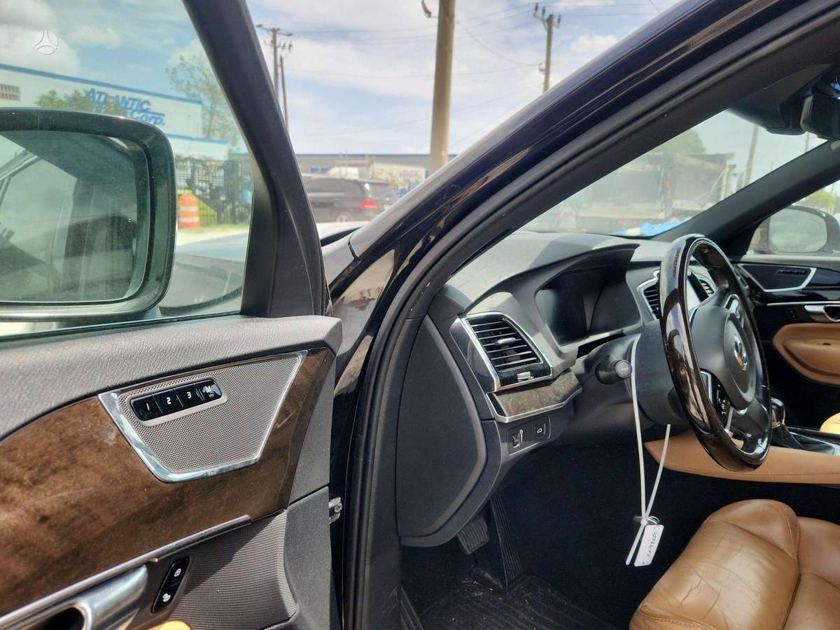 Volvo XC90 - 8
