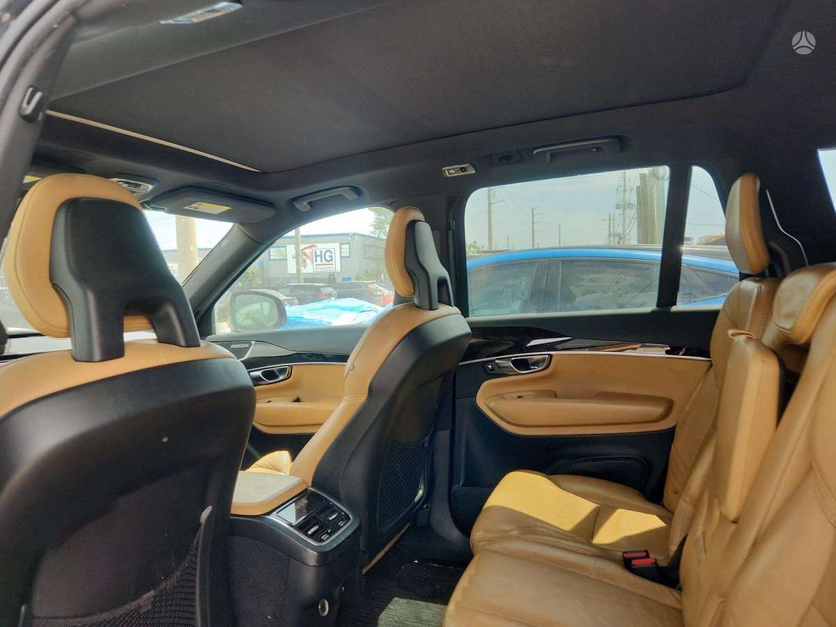 Volvo XC90, 2.0 l., off-road / crossover