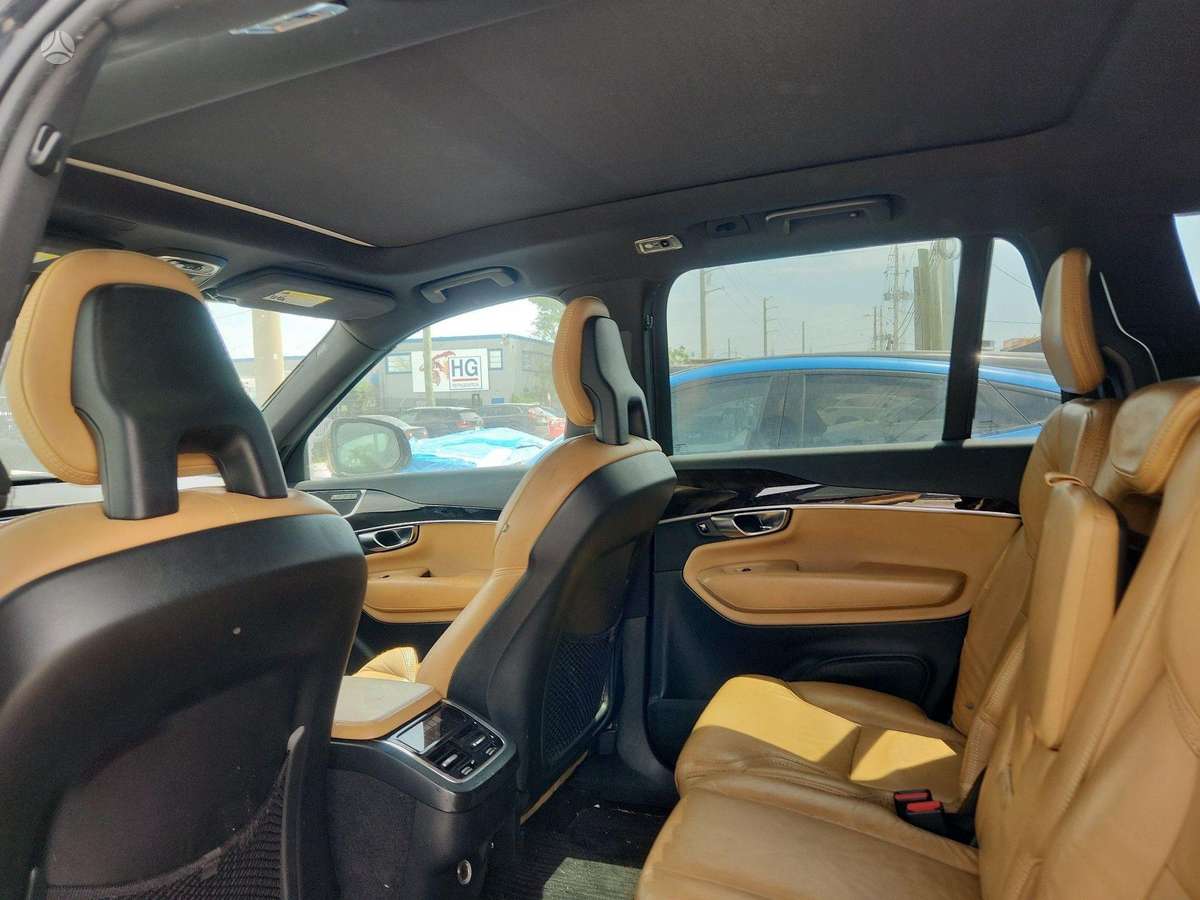 Volvo XC90 - 9