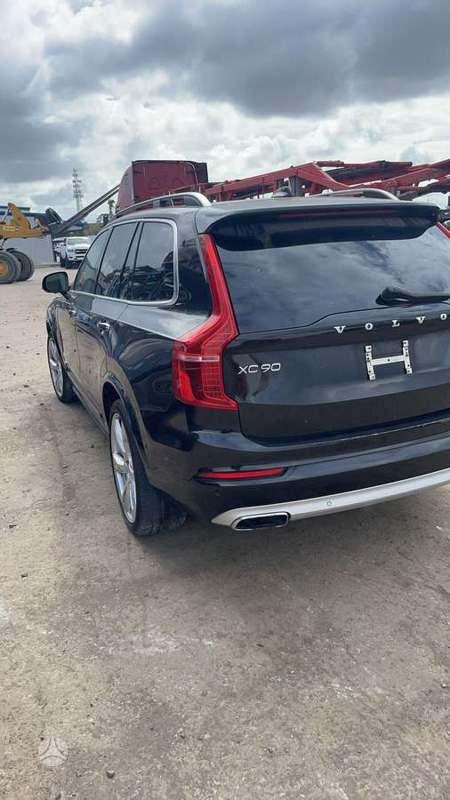 Volvo XC90, 2.0 l., off-road / crossover