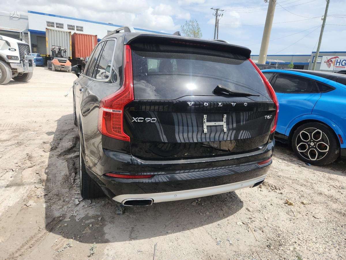 Volvo XC90, 2.0 l., off-road / crossover