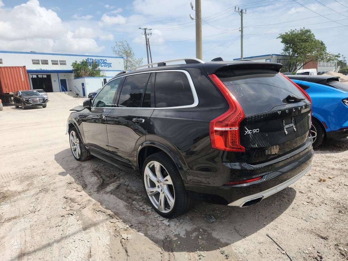Volvo XC90, 2.0 l., off-road / crossover
