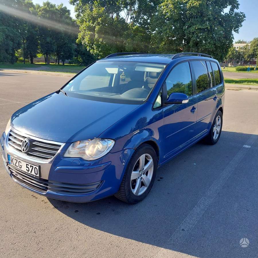 Volkswagen Touran - 1