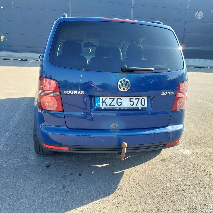 Volkswagen Touran - 4