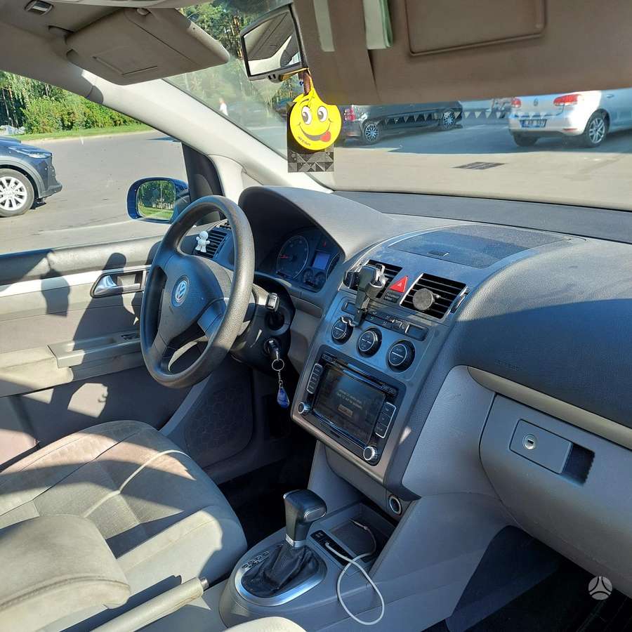 Volkswagen Touran - 8