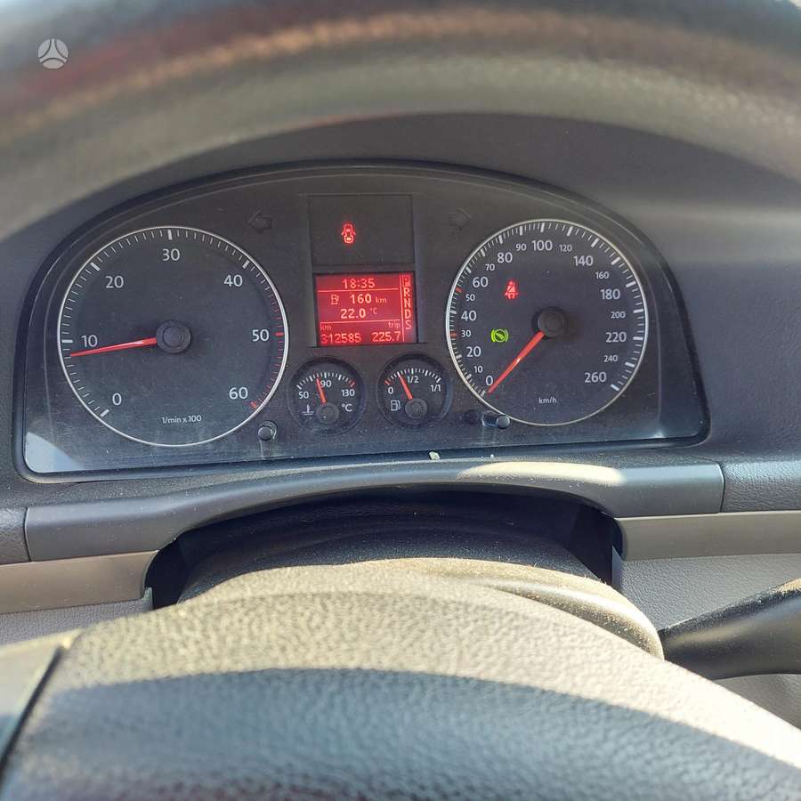 Volkswagen Touran - 10