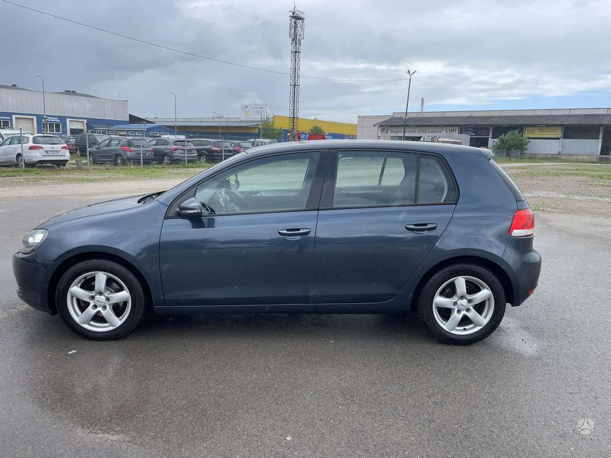 Volkswagen Golf - 2