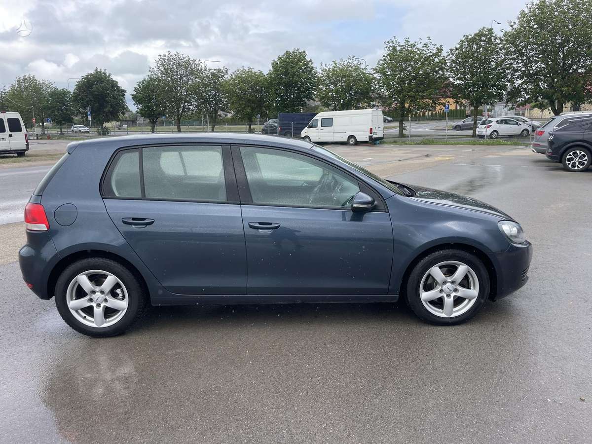 Volkswagen Golf - 6