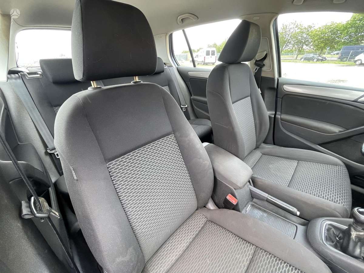 Volkswagen Golf - 10