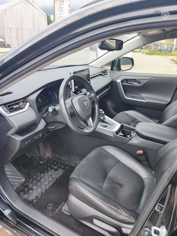 Toyota RAV4 - 8