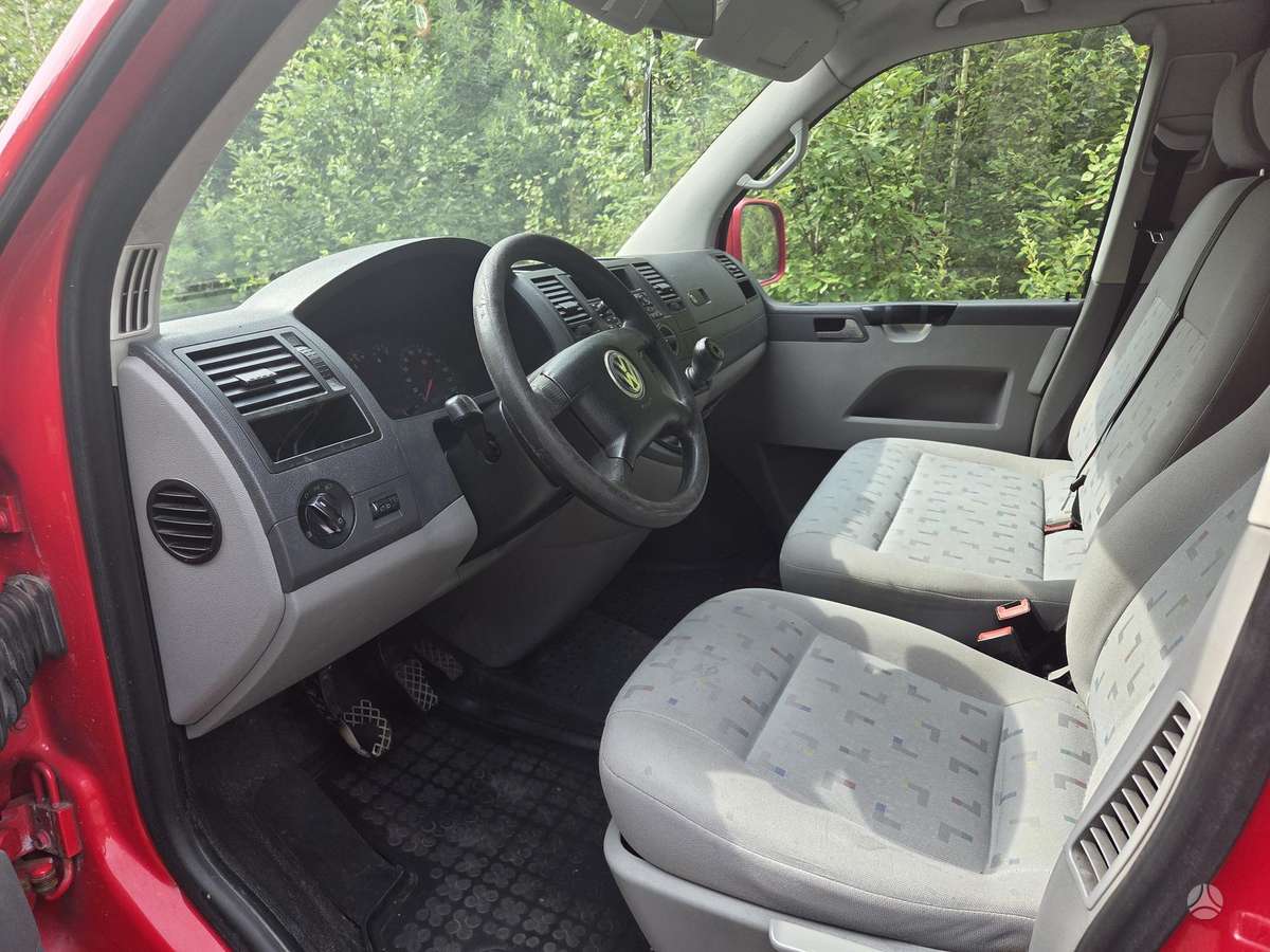 Volkswagen Caravelle - 7