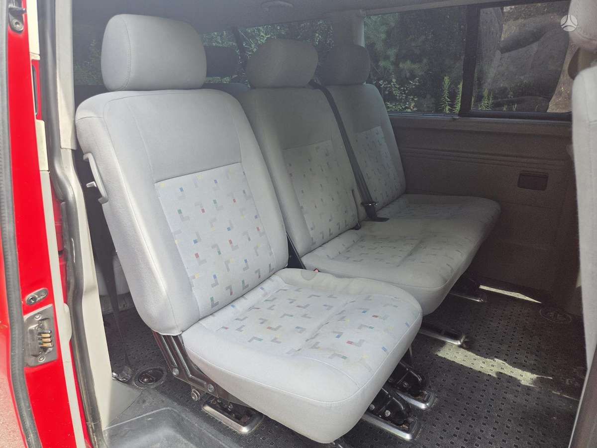 Volkswagen Caravelle - 8