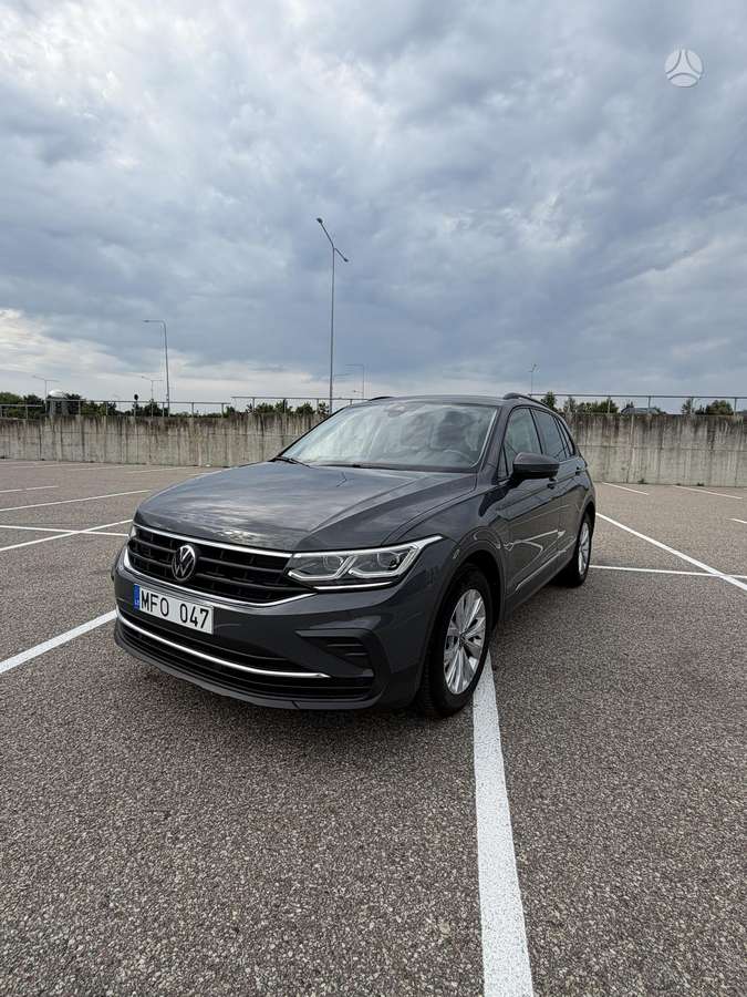 Volkswagen Tiguan - 1