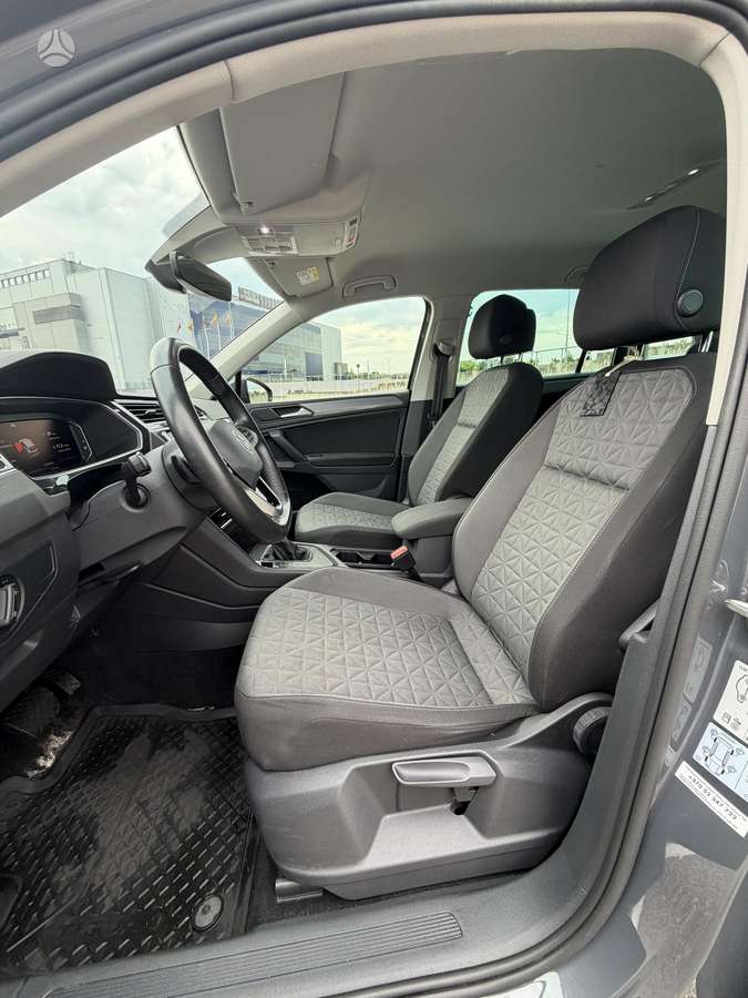 Volkswagen Tiguan - 10