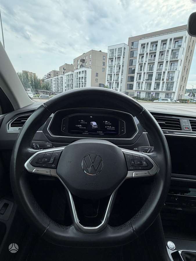 Volkswagen Tiguan - 11