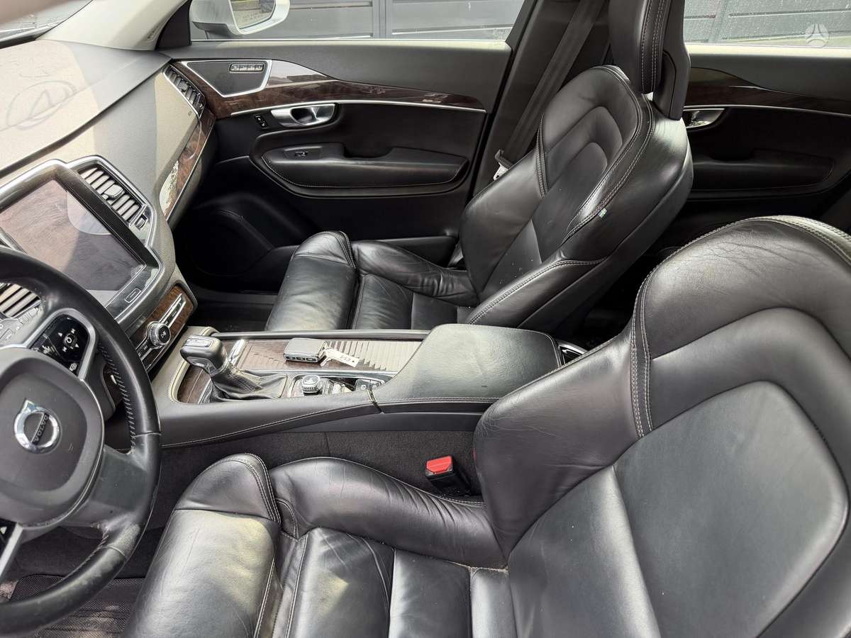 Volvo XC90, 2.0 l., off-road / crossover
