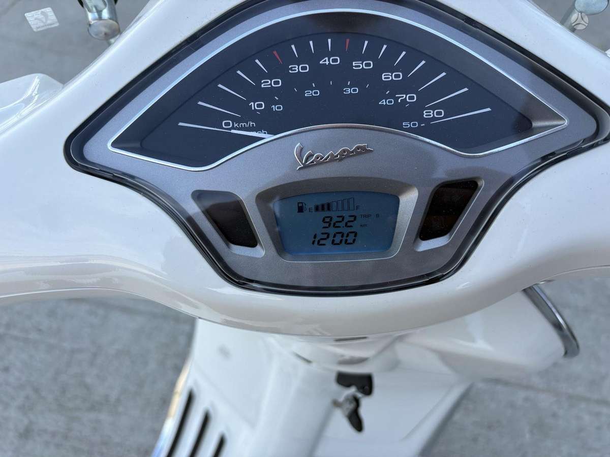 Piaggio Vespa 50cc, scooters / mopeds